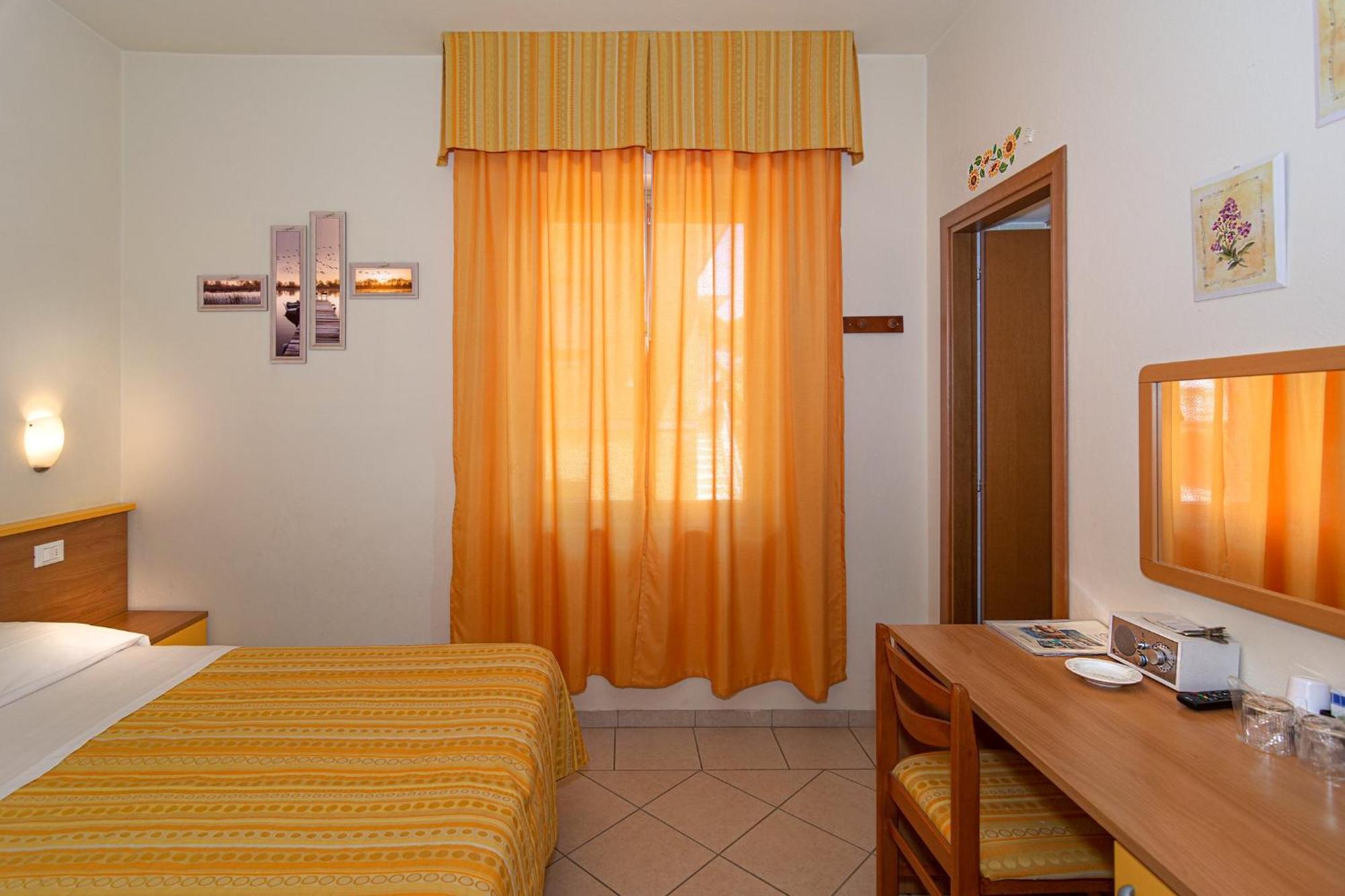 Hotel Mariani ลิโด ดิ กามาโยเร ภายนอก รูปภาพ